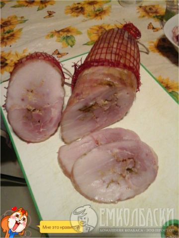 Ветчина из мяса курицы (из тушки курицы вырезаны кости)