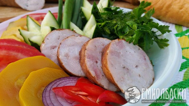 колбаски копченые. свинина+курица