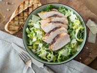 Sous-vide-Huehnerbrust-im-Caesar-Salat.jpg