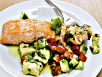 lachs-mit-avocado-tomaten-salsa-102975.jpg