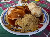 schweinebraten-mit-semmelknode.jpg