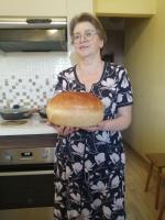 жена_с_караваем.jpg