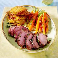 balsamico-thymian-schweinefilet-mit-kartoffel-parmesan-plaetzchen-und-estragon-moehrchen-F6174506,id=fee956c6,b=lecker,w=440,h=440,cg=c.jpg
