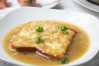 zwiebelsuppe-nach-franzoesischer-art.jpg
